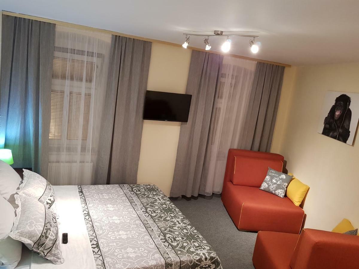 Elg Rooms Postojna Extérieur photo