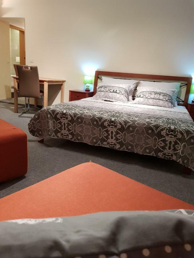 Elg Rooms Postojna Extérieur photo