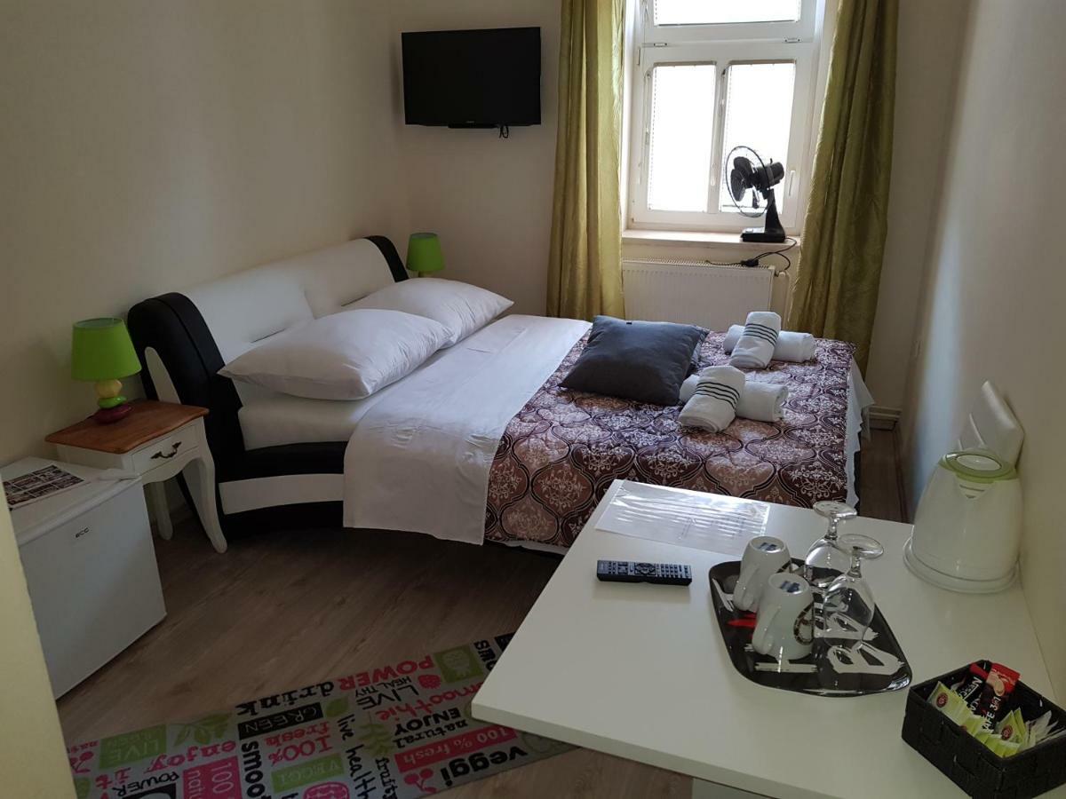 Elg Rooms Postojna Extérieur photo