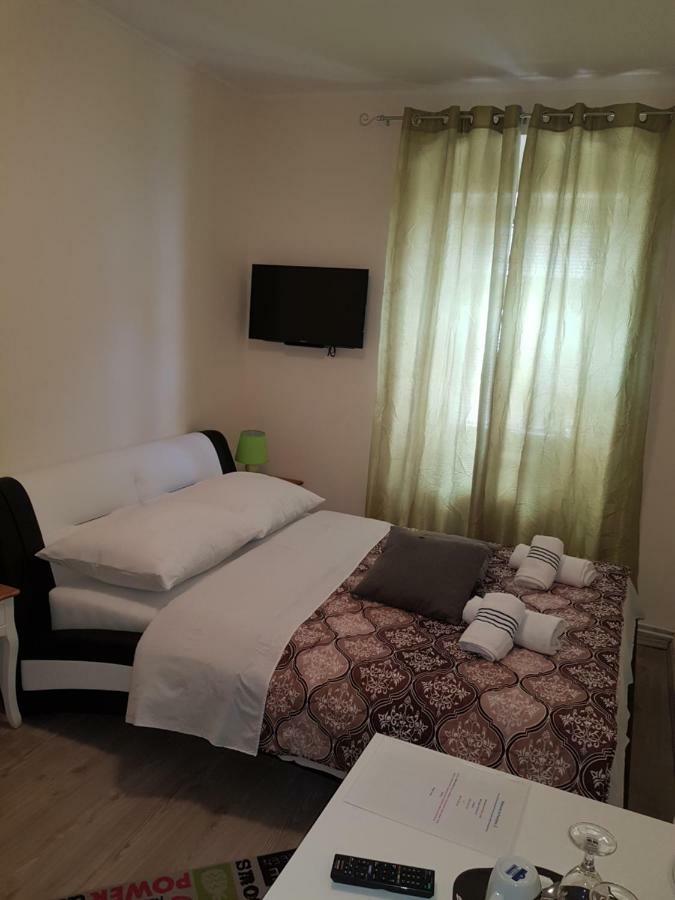 Elg Rooms Postojna Extérieur photo