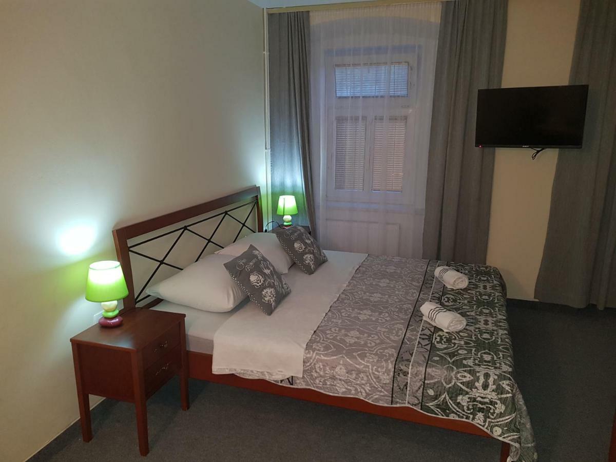 Elg Rooms Postojna Extérieur photo